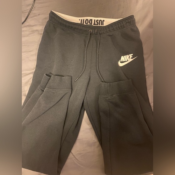 Black Nike sweatpants. Size medium - Picture 3 of 3